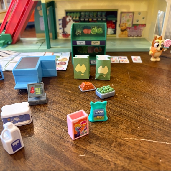 Bluey Supermarket Playset with Colorful Accessories - Picture 5 of 7
